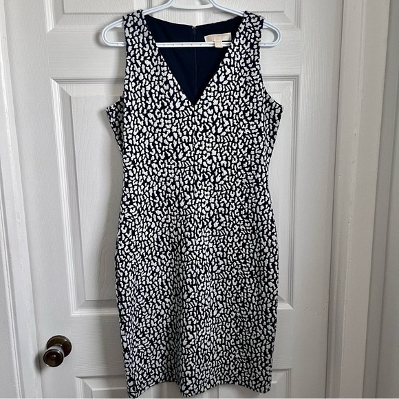 Michael Kors Dresses & Skirts - Michael Kors Dress blue white leopard print v-neck midi size 10 medium cocktail